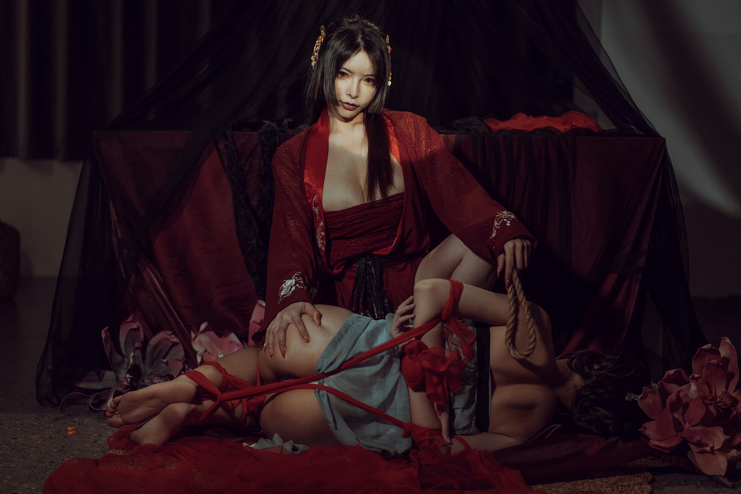 秋和柯基(夏小秋秋秋) - 昏红帐